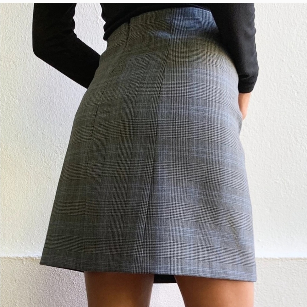 𝅺SUNDAY Best | Notched Check Mini Skirt Size 10 Aritzia